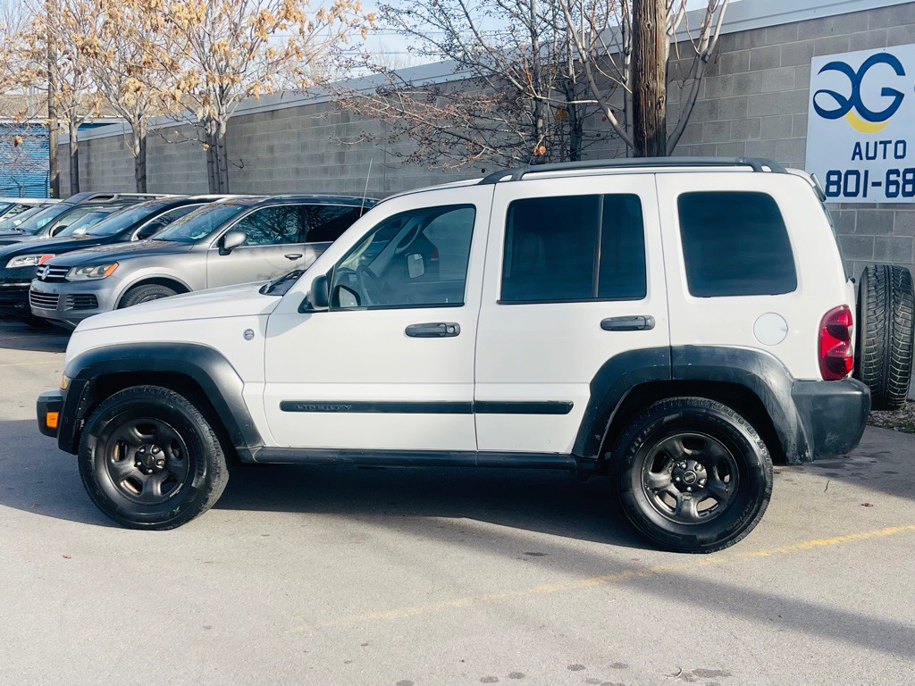 2005 Jeep Liberty Image 8