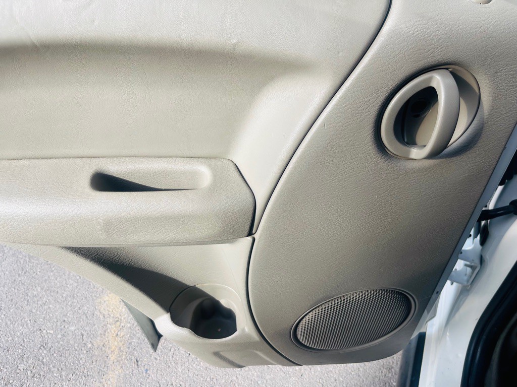 2005 Jeep Liberty Image 15