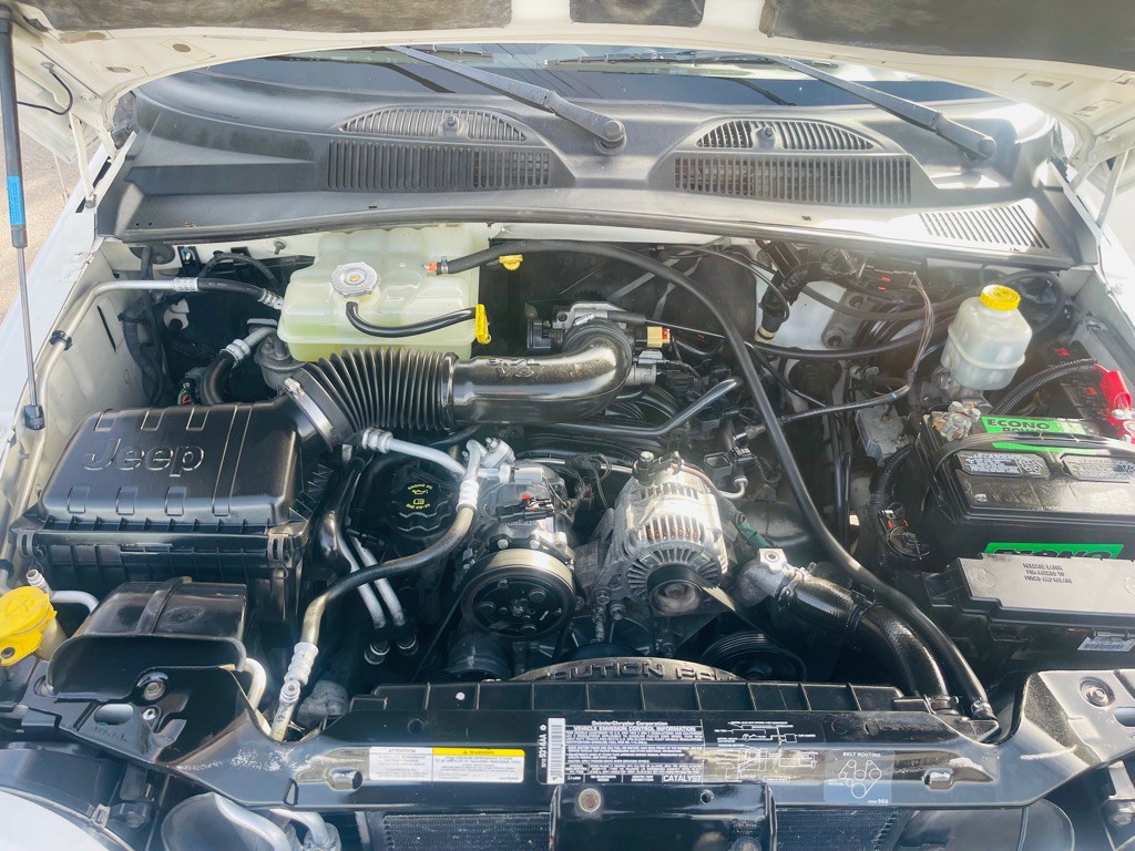 2005 Jeep Liberty Image 23