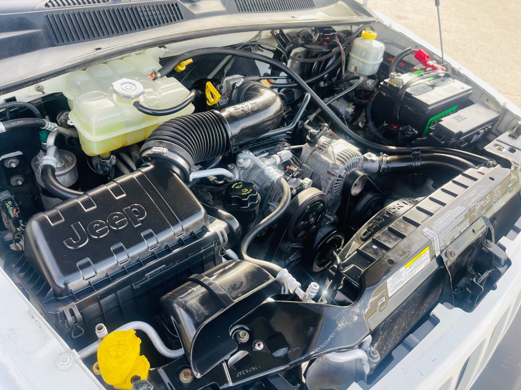 2005 Jeep Liberty Image 25