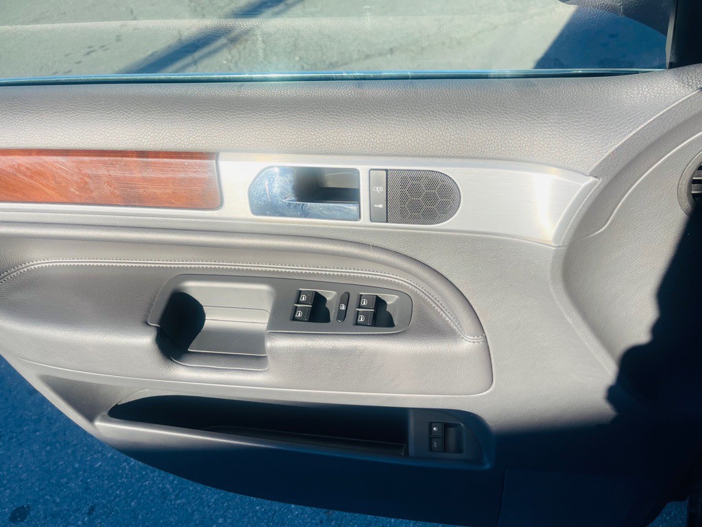 2008 Volkswagen Touareg Image 9