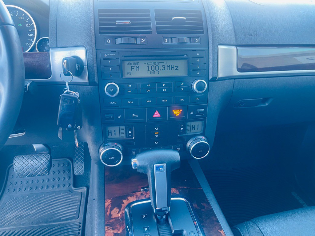 2008 Volkswagen Touareg Image 14