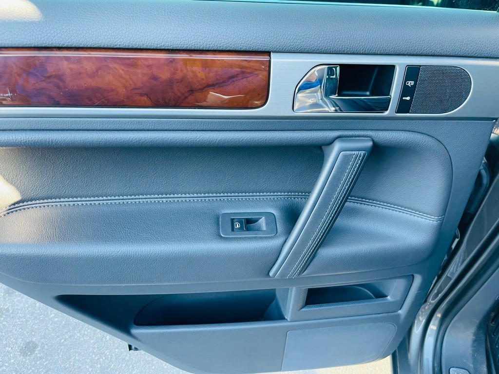 2008 Volkswagen Touareg Image 16