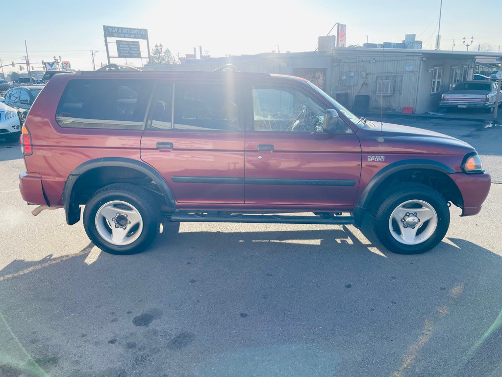 2000 Mitsubishi Montero Image 3