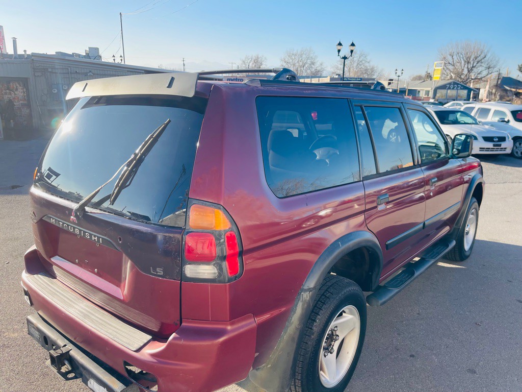 2000 Mitsubishi Montero Image 4