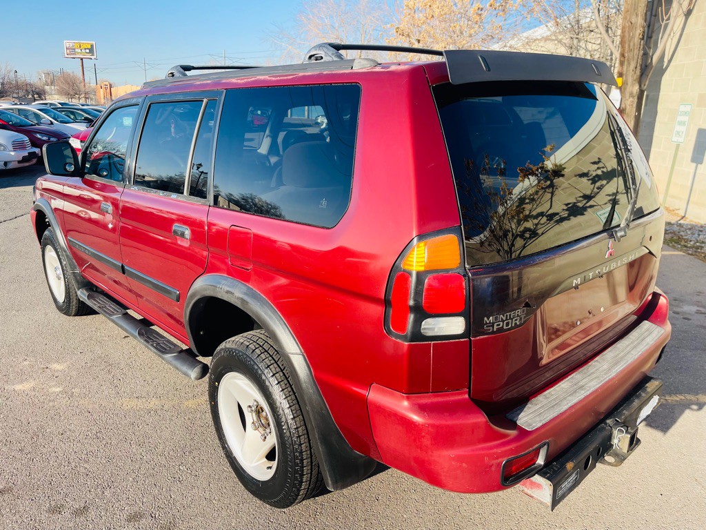 2000 Mitsubishi Montero Image 7