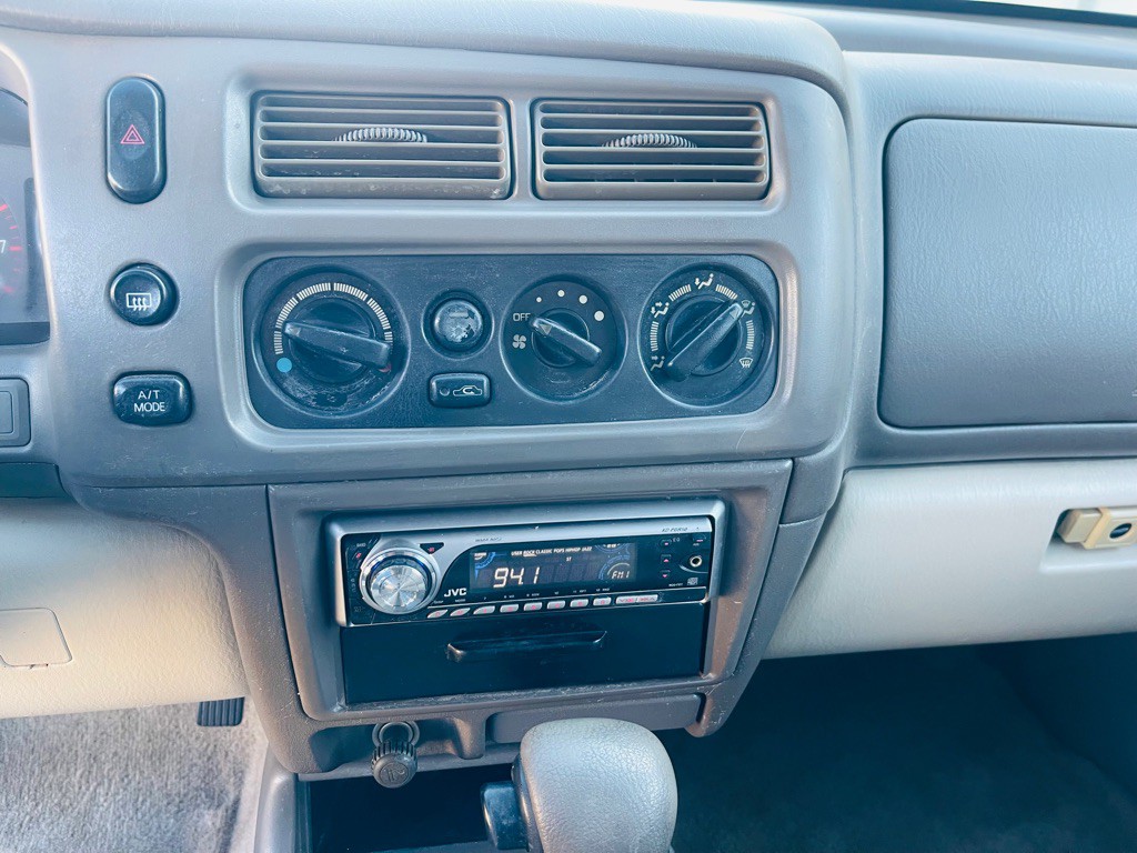 2000 Mitsubishi Montero Image 13