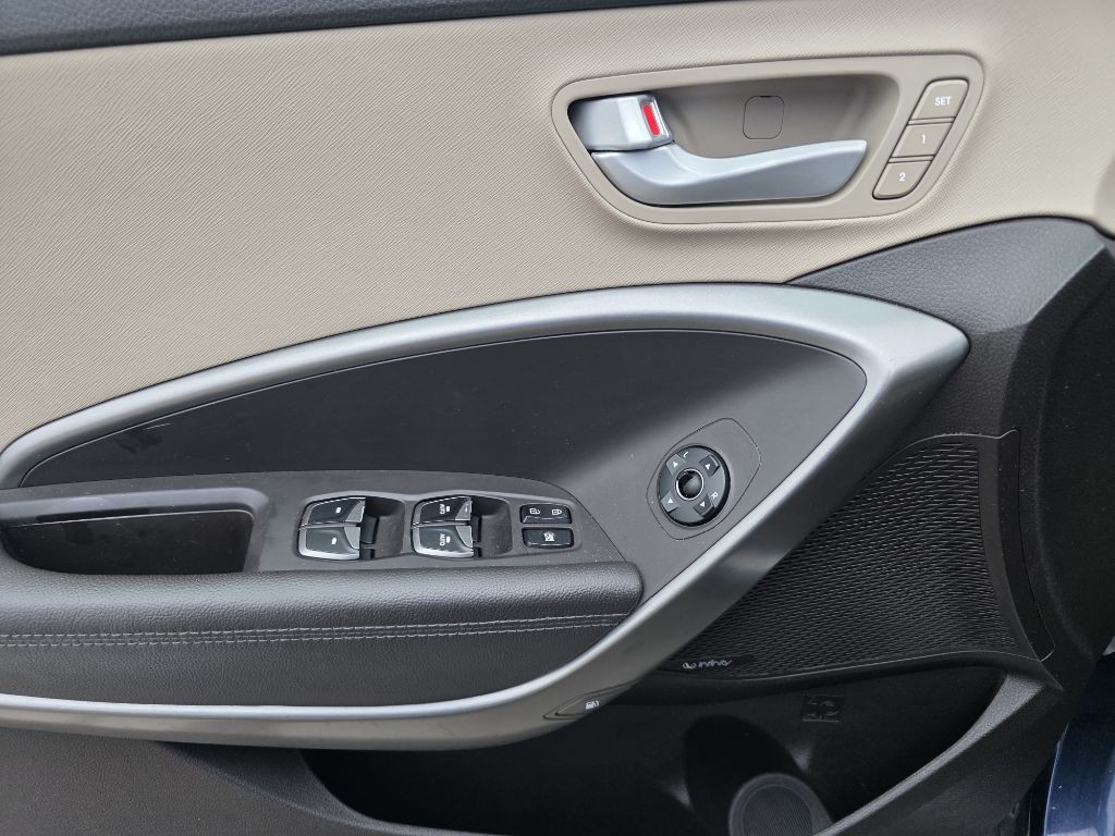 2017 Hyundai Santa Fe Image 9