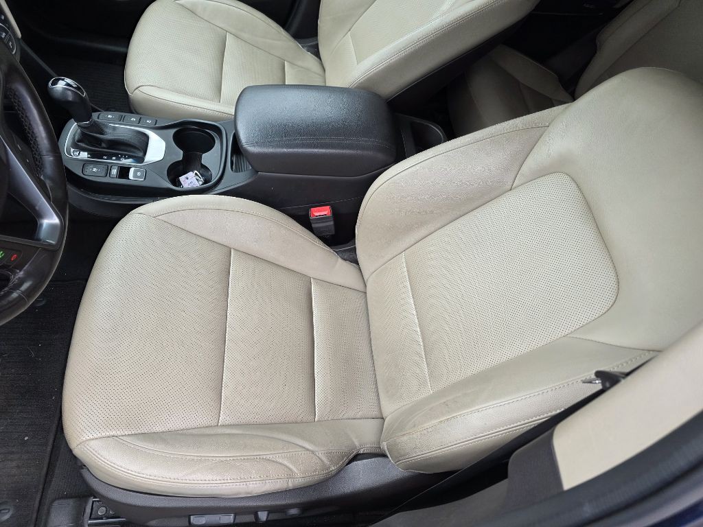 2017 Hyundai Santa Fe Image 10