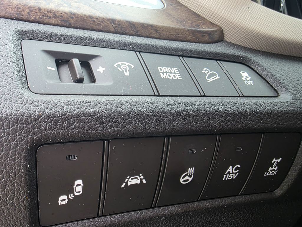 2017 Hyundai Santa Fe Image 12