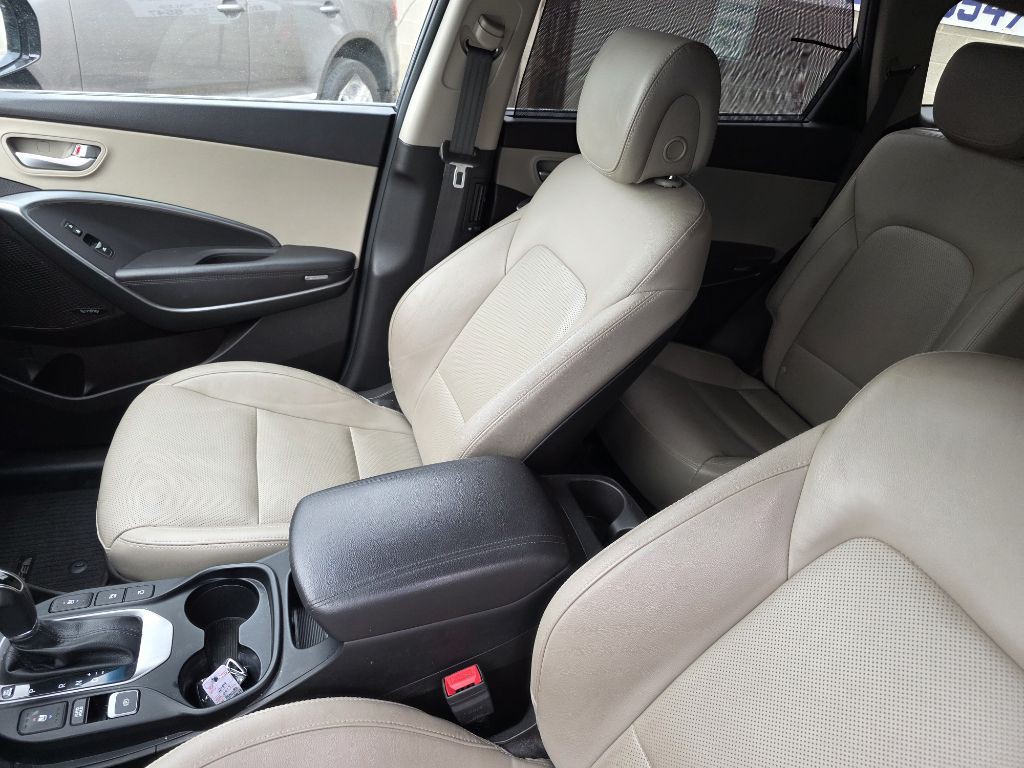 2017 Hyundai Santa Fe Image 13