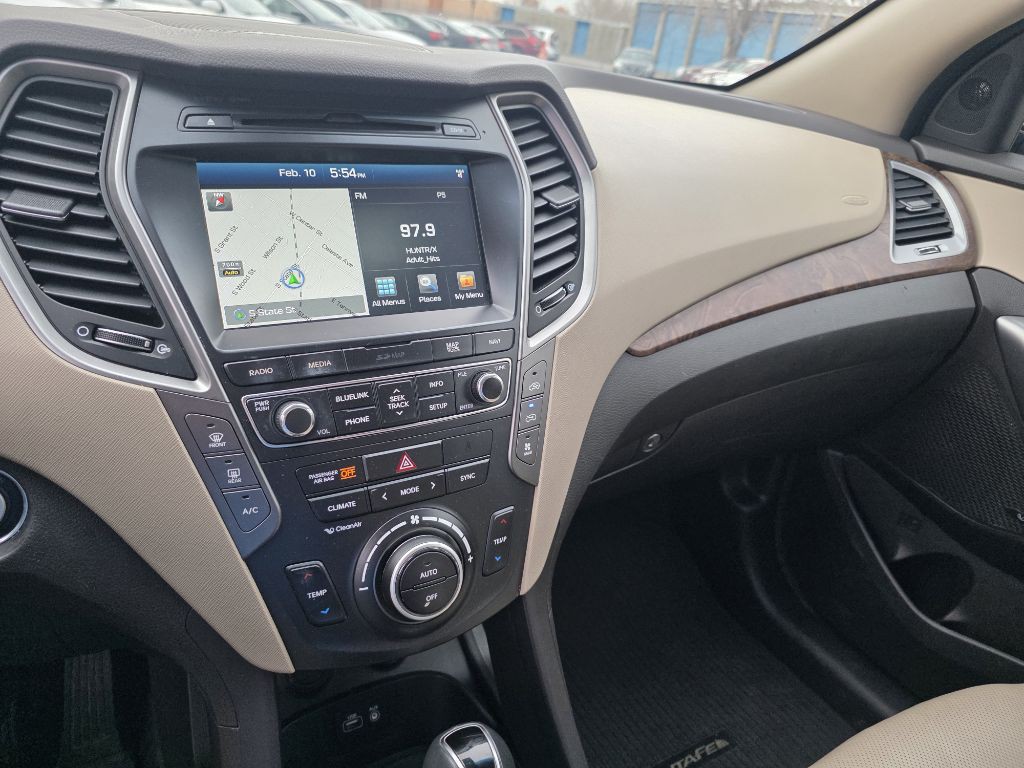 2017 Hyundai Santa Fe Image 15