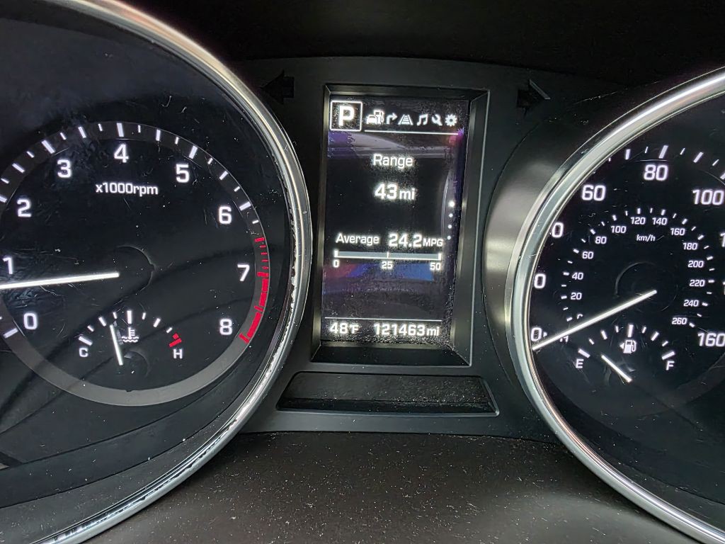 2017 Hyundai Santa Fe Image 17