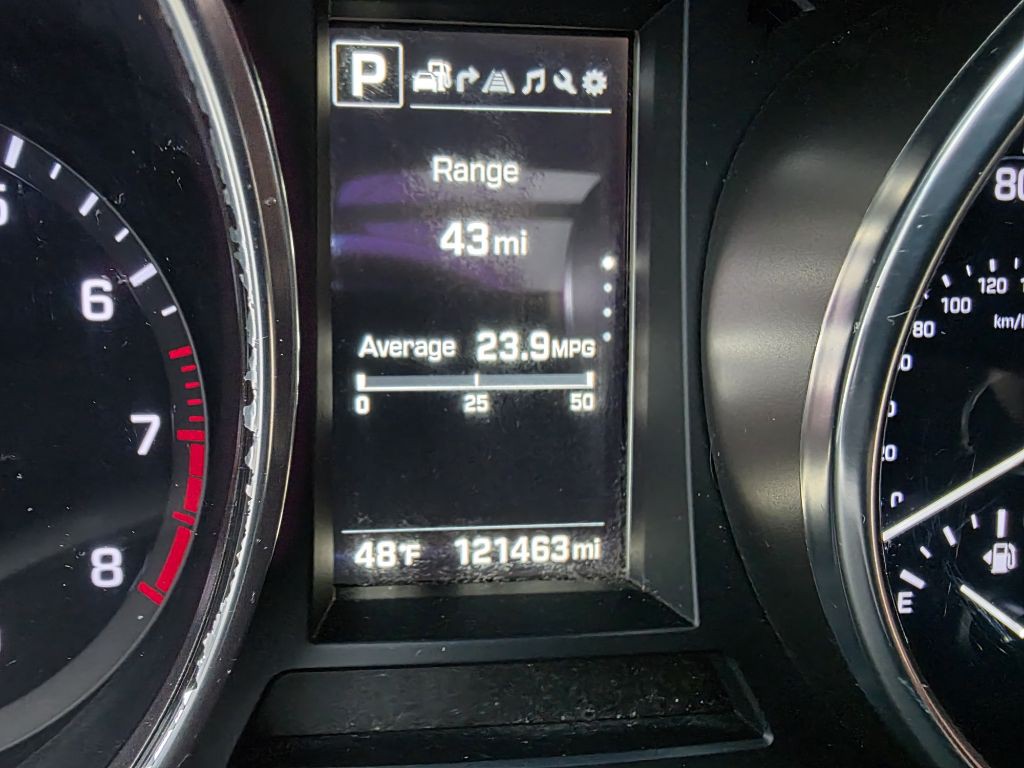 2017 Hyundai Santa Fe Image 18