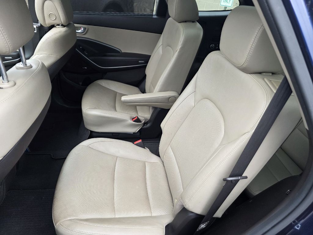2017 Hyundai Santa Fe Image 22