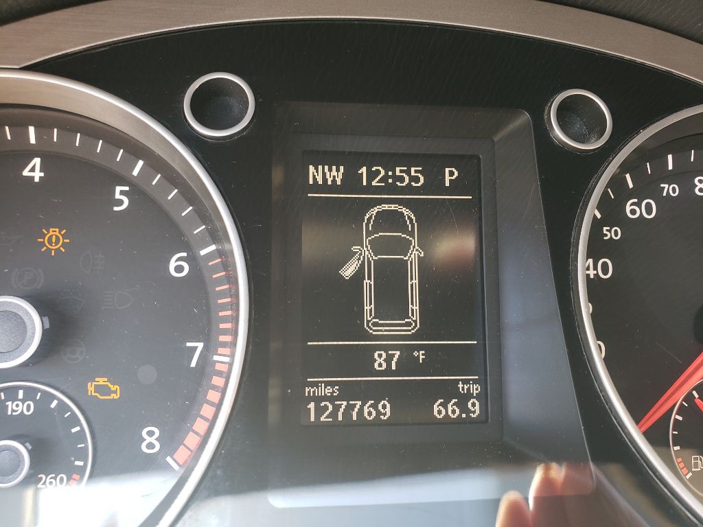 2010 Volkswagen Passat Image 19