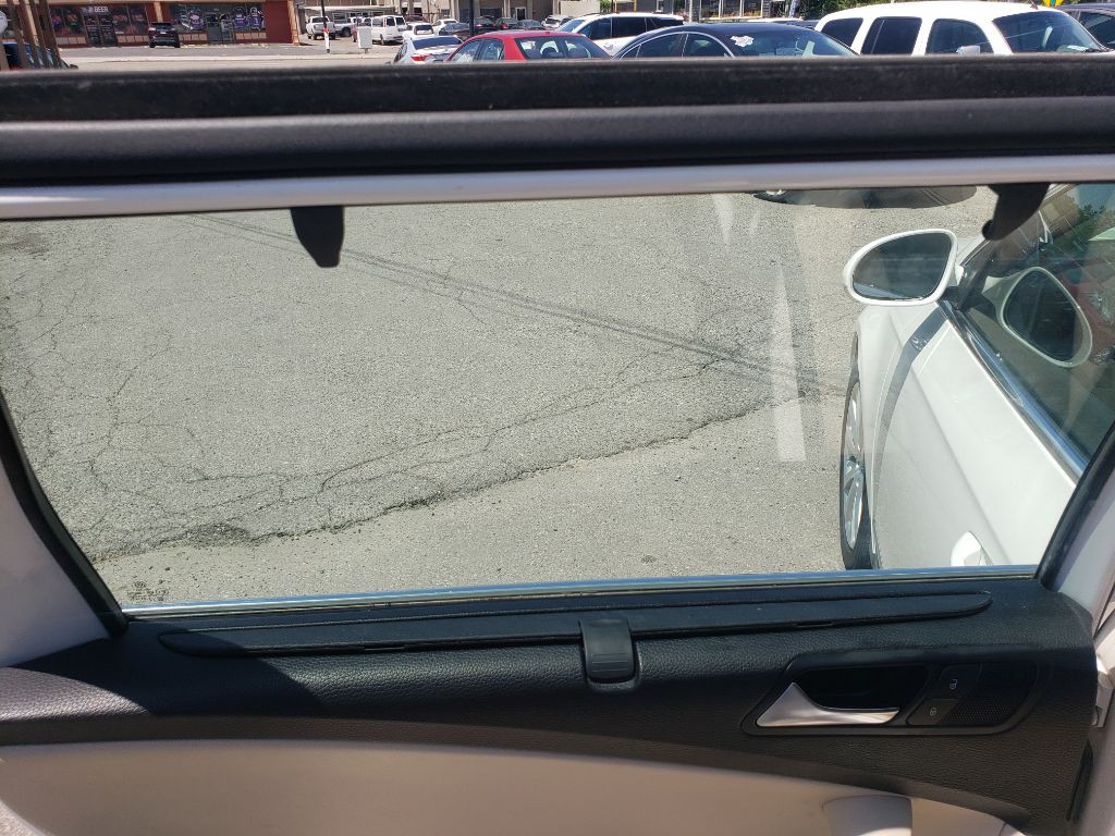 2010 Volkswagen Passat Image 20