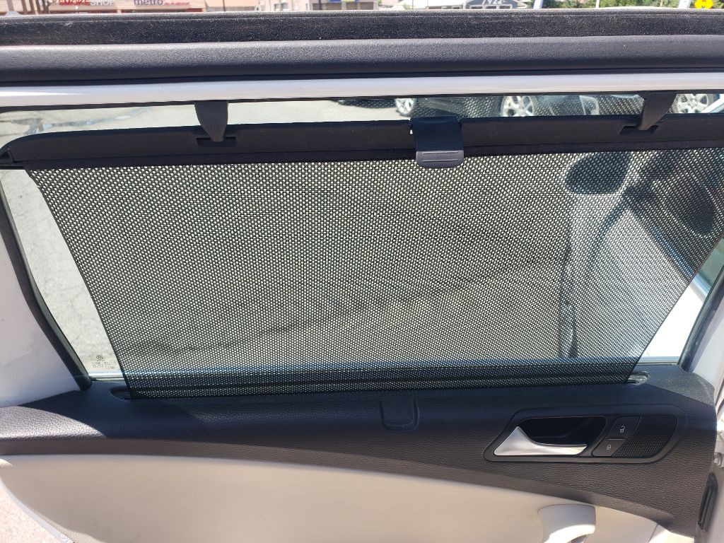 2010 Volkswagen Passat Image 21