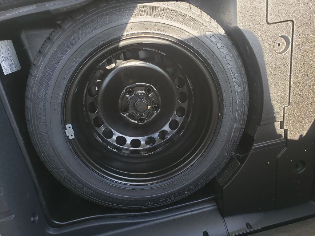 2010 Volkswagen Passat Image 25