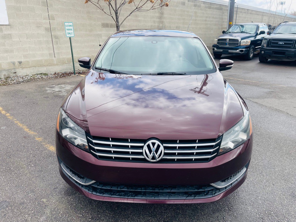 2013 Volkswagen Passat Image 2