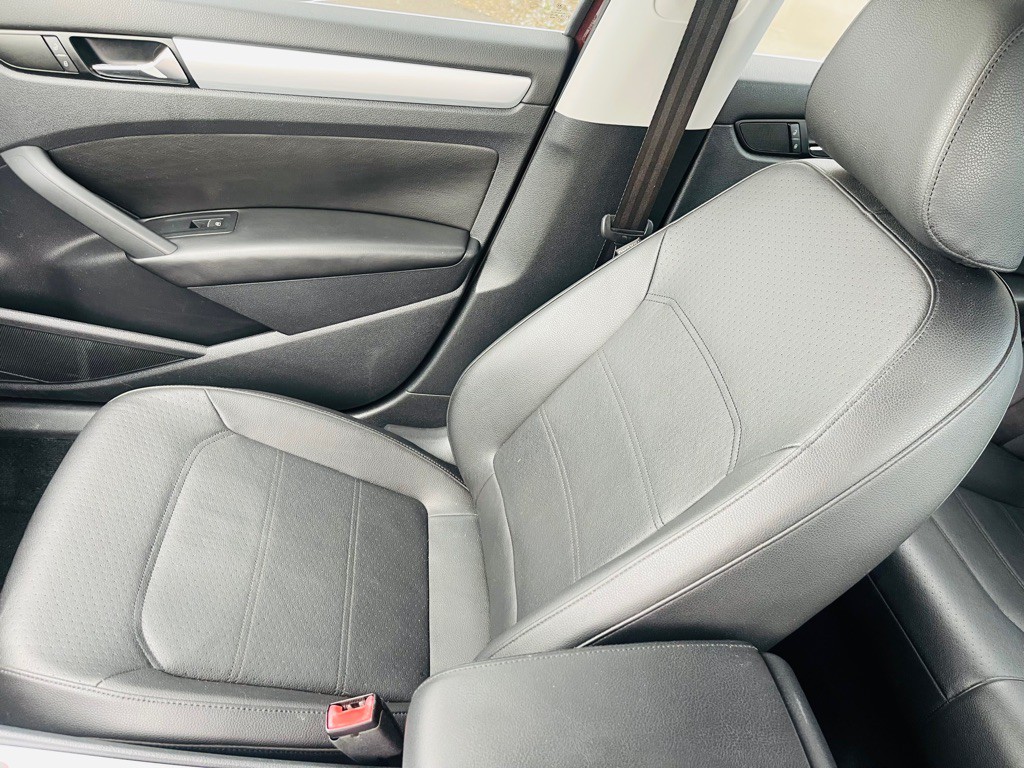 2013 Volkswagen Passat Image 10