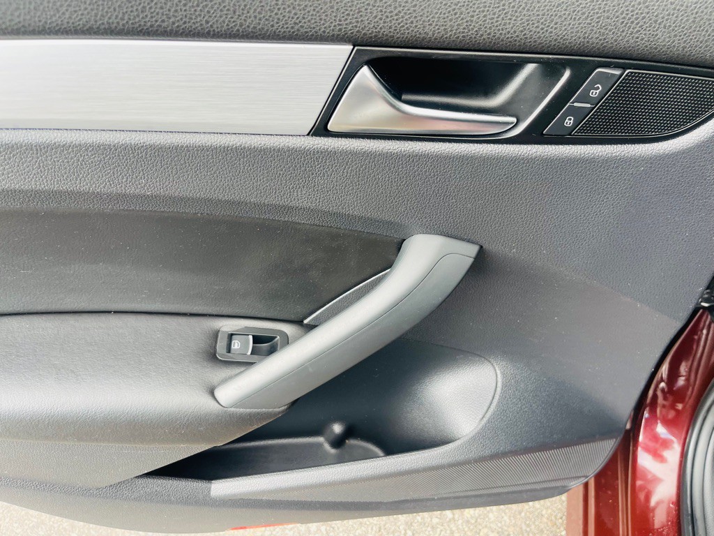 2013 Volkswagen Passat Image 15