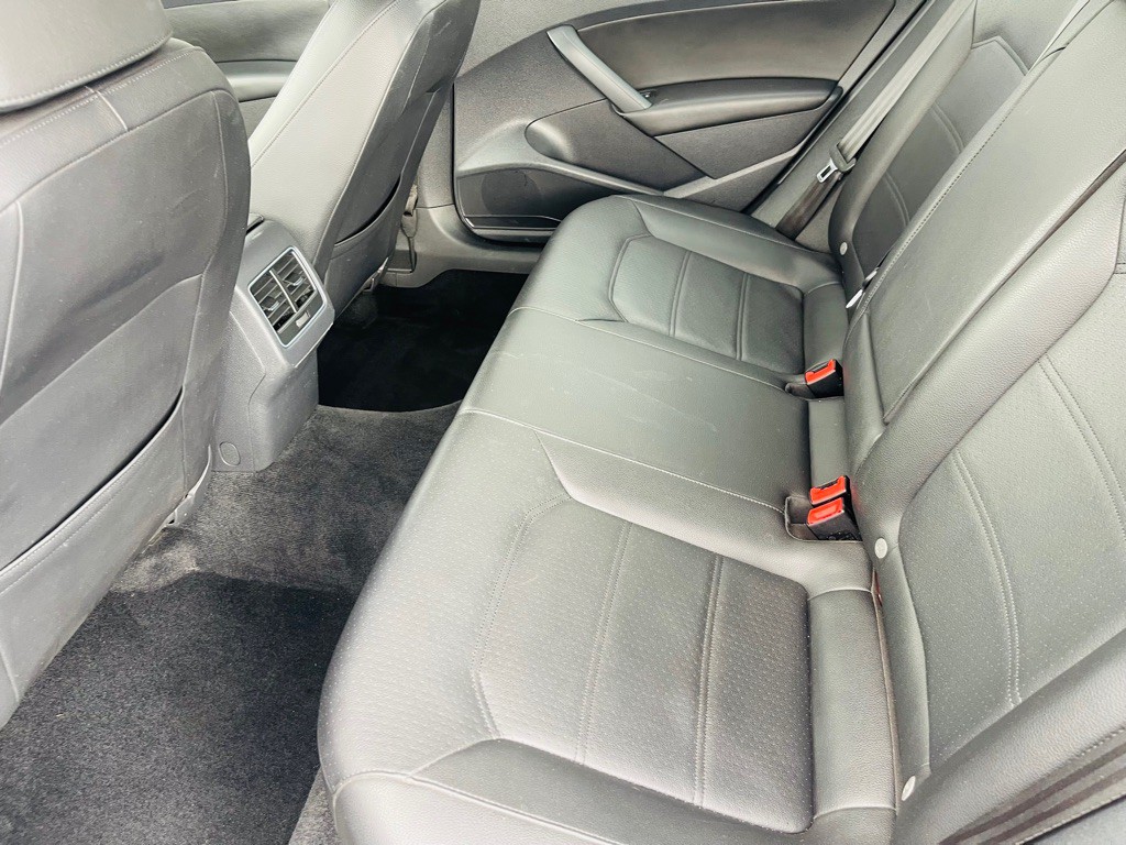 2013 Volkswagen Passat Image 17