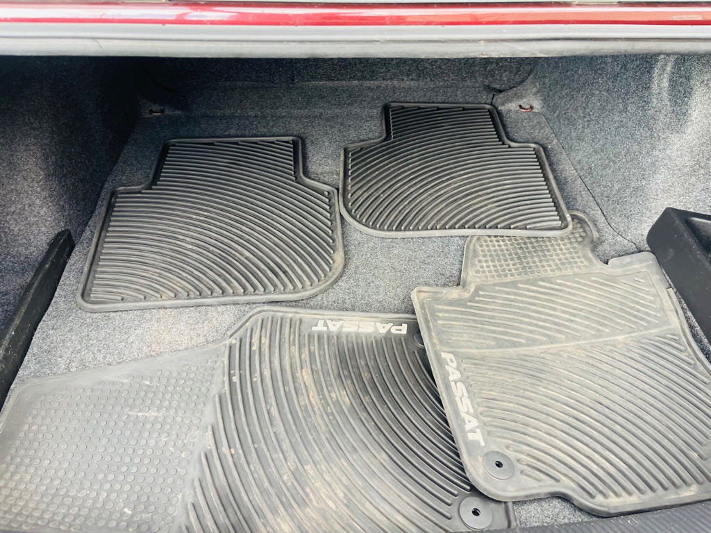 2013 Volkswagen Passat Image 18