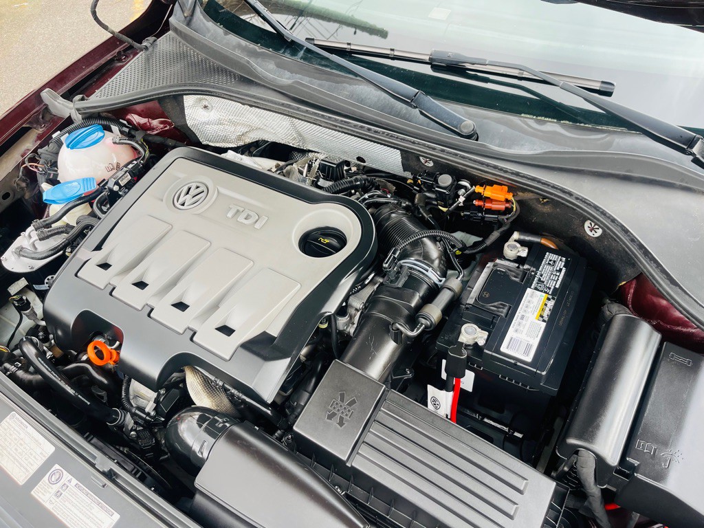 2013 Volkswagen Passat Image 25