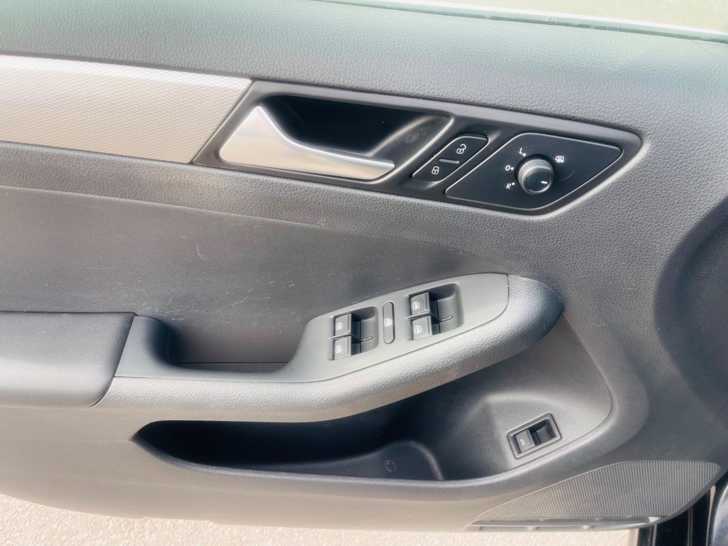 2017 Volkswagen Jetta Image 9