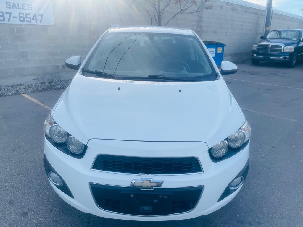 2015 Chevrolet Sonic Image 2