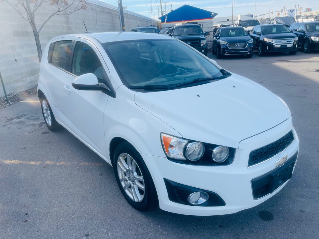 2015 Chevrolet Sonic Image 3