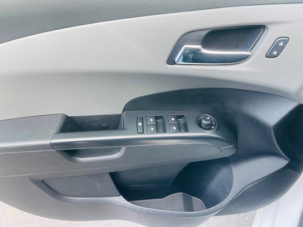 2015 Chevrolet Sonic Image 9