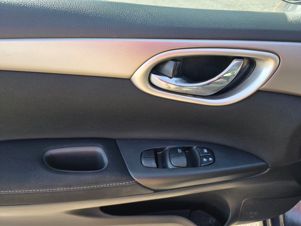 2015 Nissan Sentra Image 9