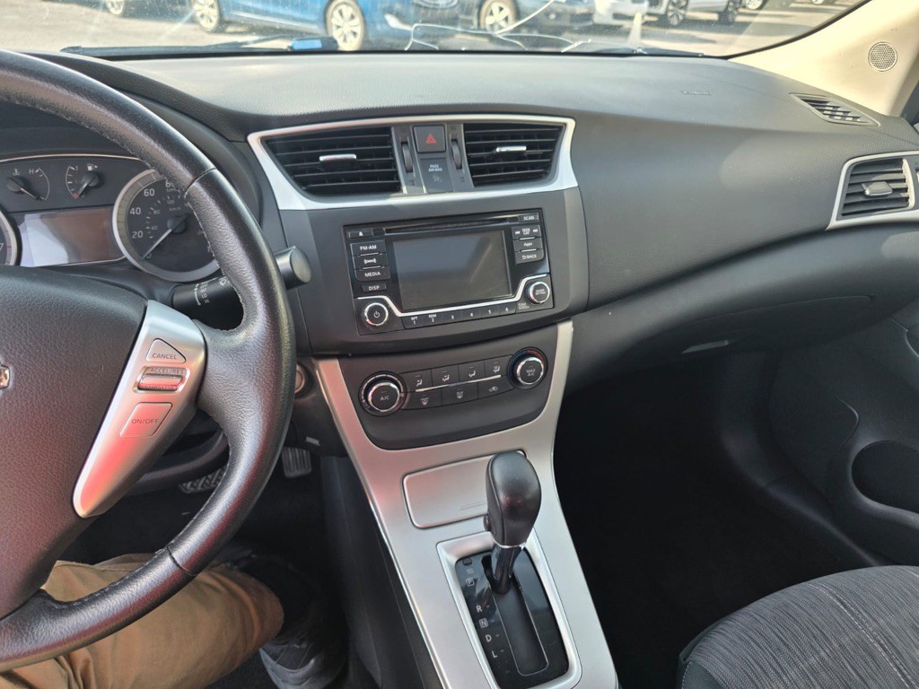 2015 Nissan Sentra Image 13