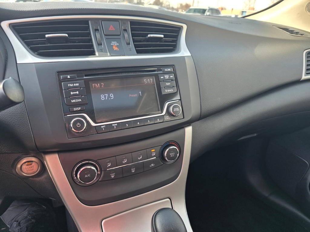 2015 Nissan Sentra Image 17