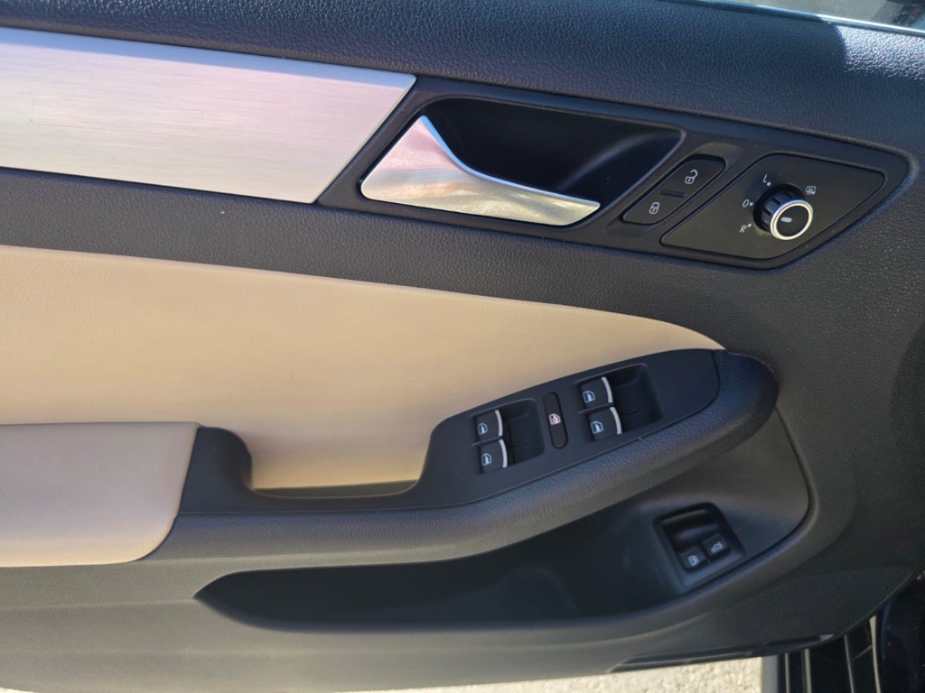 2013 Volkswagen Jetta Image 9