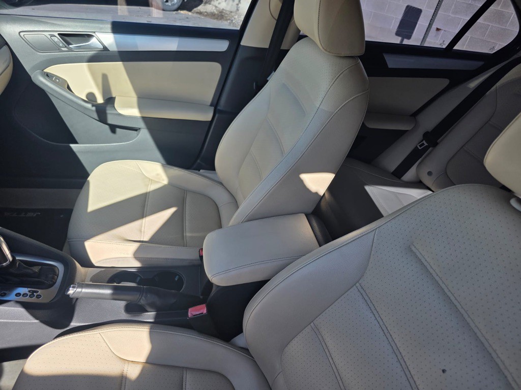 2013 Volkswagen Jetta Image 11