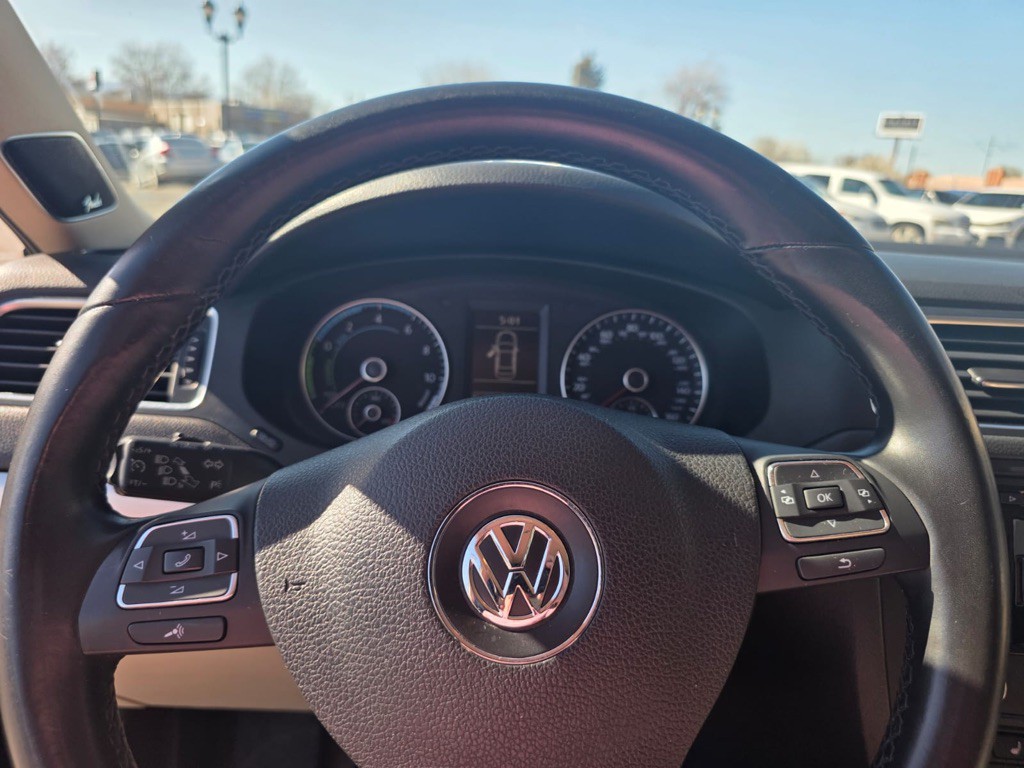 2013 Volkswagen Jetta Image 12