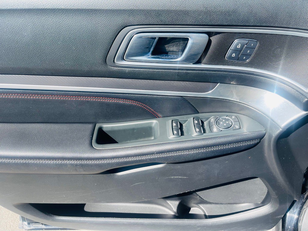 2016 Ford Explorer Image 9