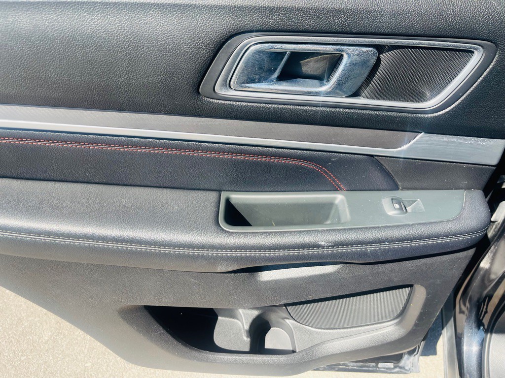 2016 Ford Explorer Image 18