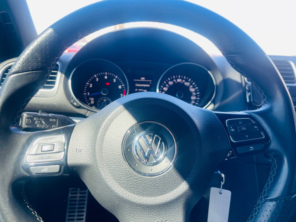 2012 Volkswagen Golf Image 12