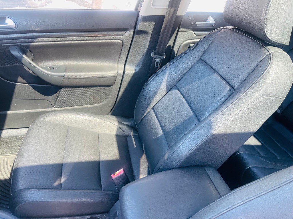 2012 Volkswagen Jetta Image 11