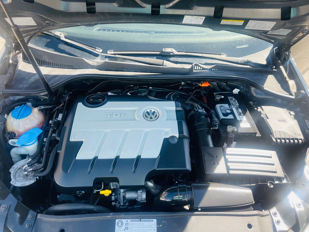 2012 Volkswagen Jetta Image 25