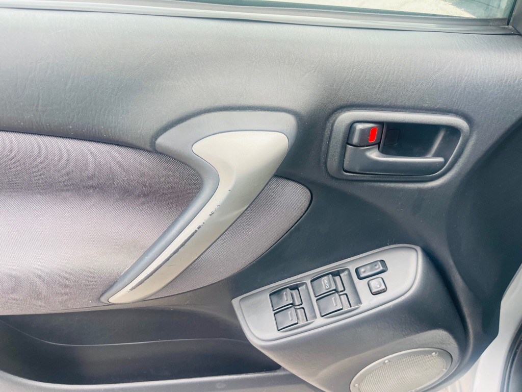 2004 Toyota Rav4 Image 9