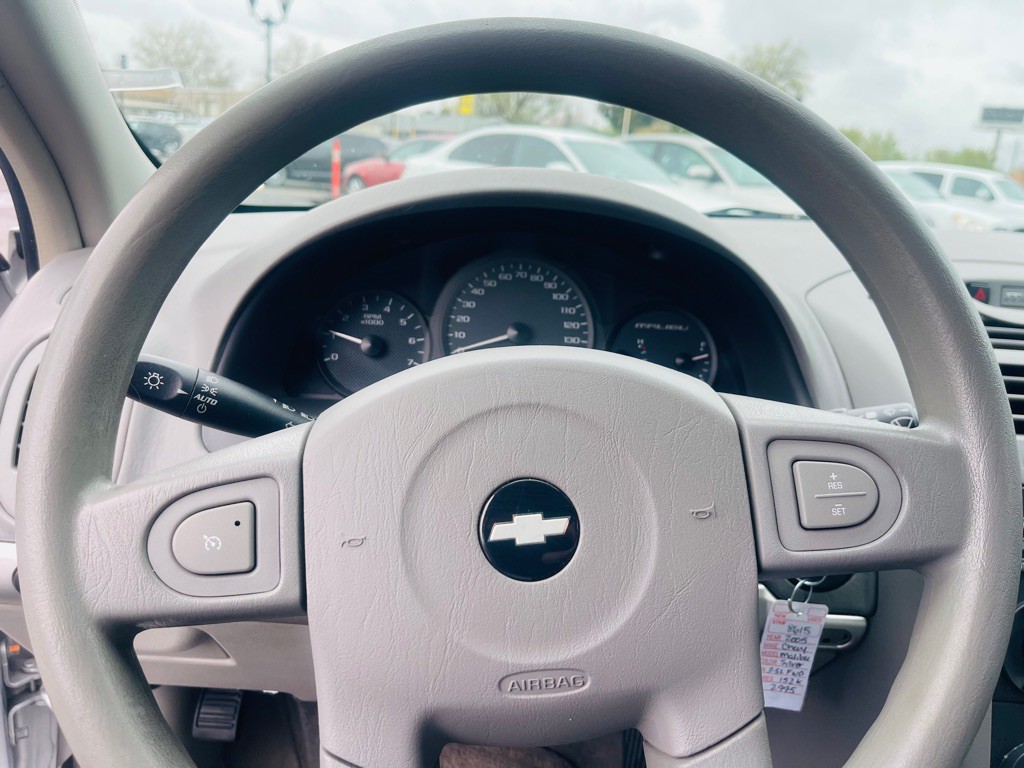 2005 Chevrolet Malibu Image 12