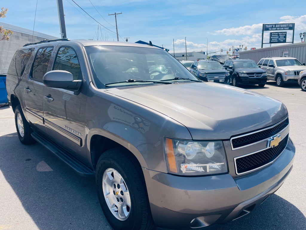 2011 Chevrolet Suburban Image 3