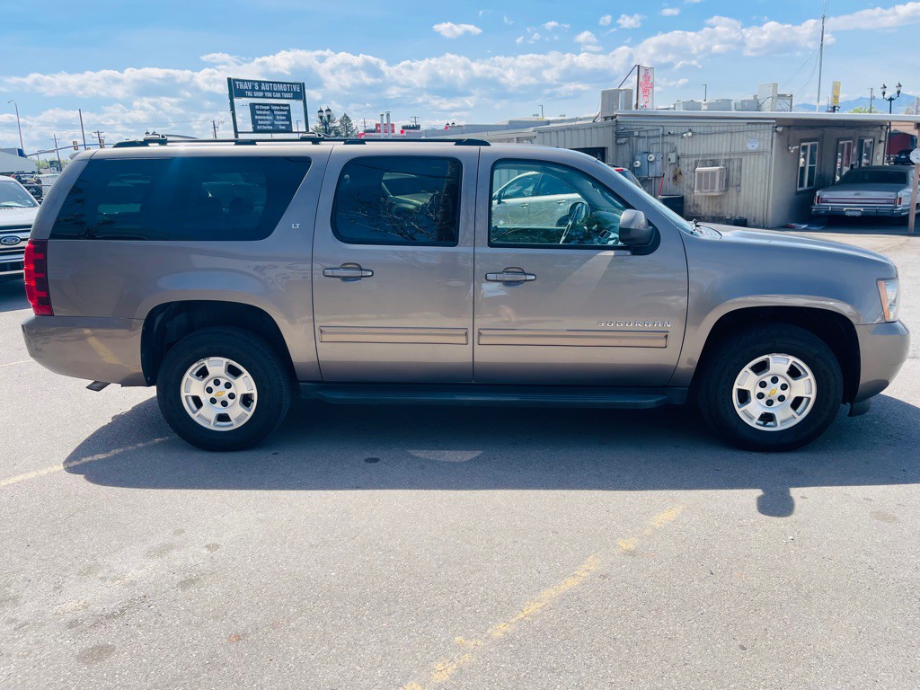 2011 Chevrolet Suburban Image 4
