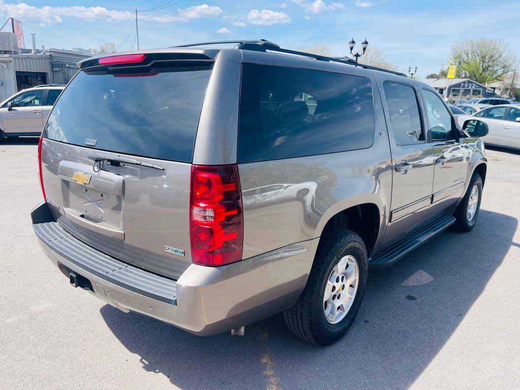 2011 Chevrolet Suburban Image 5