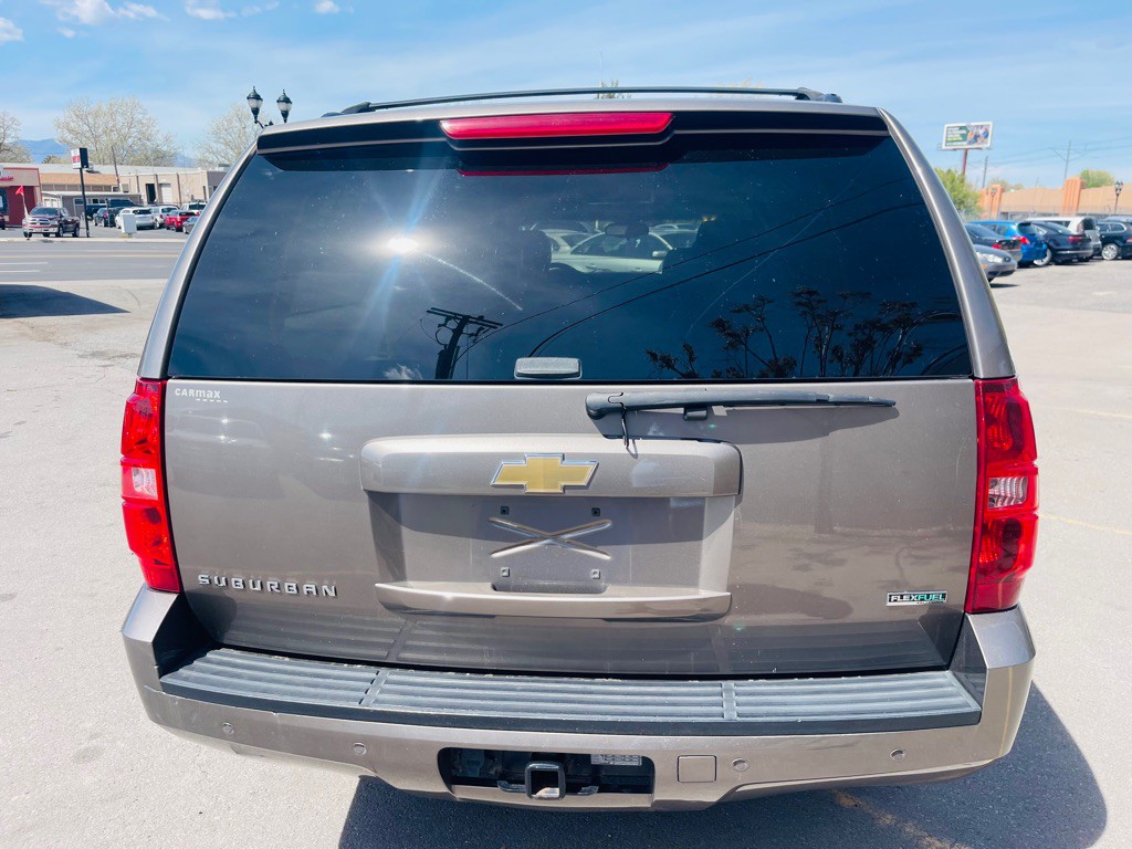 2011 Chevrolet Suburban Image 6